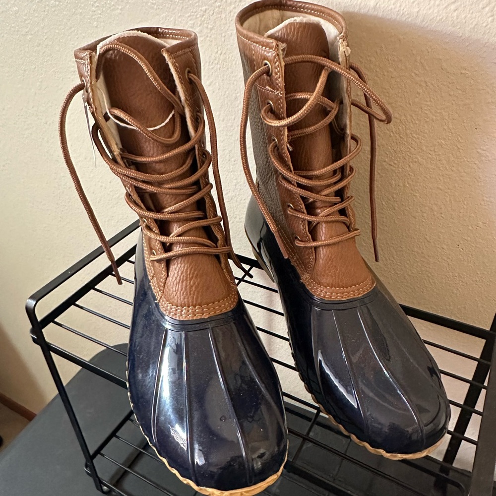 Women's Waterproof Lace-Up Duck Boots in Brown and Black